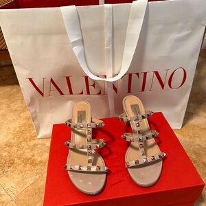 VALENTINO CALFSKIN LEATHER SLIDE HEELED
SANDAL MULES